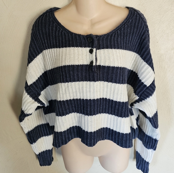 American Eagle Blue and White Striped Cropped Knit Henley Sweater Size Medium - Picture 4 of 10